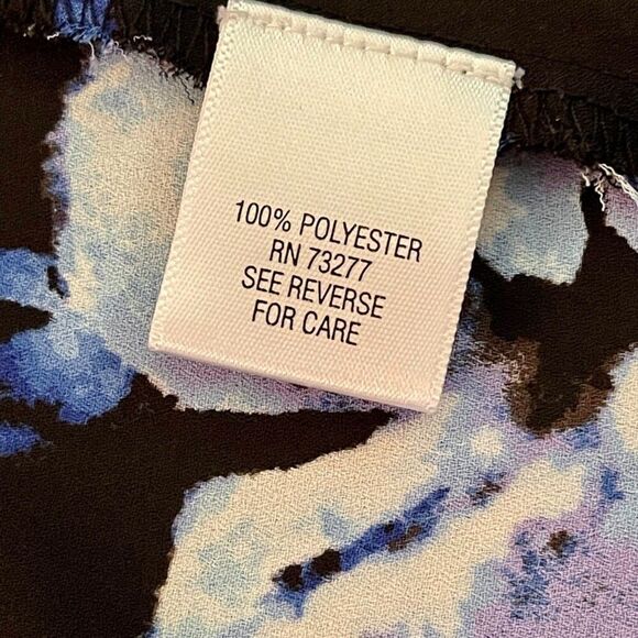 Simply Vera Vera Wang | Petite Blue and Black Floral Sleeveless Blouse | PL - Picture 7 of 7